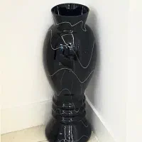 گلدان شیشه ای مشکی رگه دار