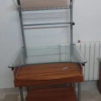 میز تحریر و کامپیوتر