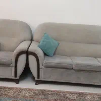 یک دست مبل و میز وسط شیشه ایی