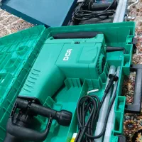 تخریب کن در ، دیوار، کف زمین ،لکه گیری سفیدکاری