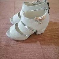 کفش بچگانه تمیز نو