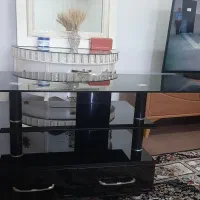 میزتلویزیون شیشه ای