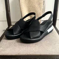 صندل اسپرت لژ دار سایز ۳۸ نو