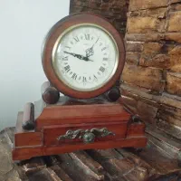 ساعت چوبی قدیمی در حد نو کم کار شده. تخفیف دارد