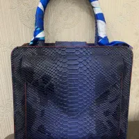 کیف|کیف، کفش، کمربند|کیش, |دیوار