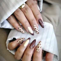 کاشت ناخن و لمینت ناخن