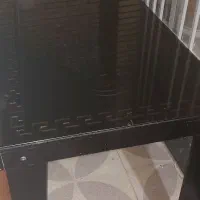 میز غذا خوری چوبی با شیشه محافظ