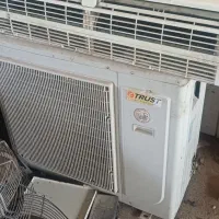 استاده دوتیکه پنجره ای مشتری هستم