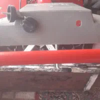 یک دستگاه تیلر چهارشاخ زنی زعفرانی