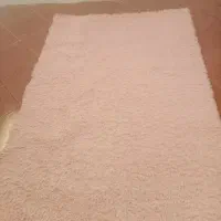 فرش خز صورتی سالم و تمیز