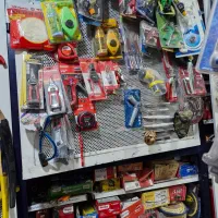 فروشنده ابزار فروشی