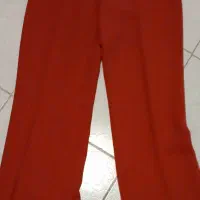 تعداد زیادی شلوار زنانه و دخترانه