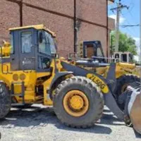 لودر برای انجام کارهای ساختمانی و کشاورزی