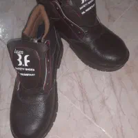 کفش ایمنی  با محافظ آهنی