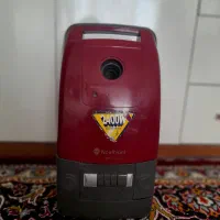یک عدد جاروبرقی ناسیونال و یک جاروبرقی روس