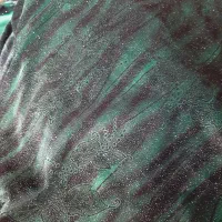 سه قواره پارچه|لباس|شیراز, قدوسی غربی|دیوار