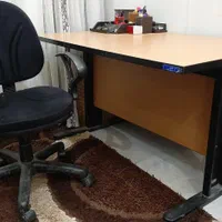 میز مدیریتی کارمندی .همراه صندلی چرخدار|دفتر کار|طرقبه, |دیوار