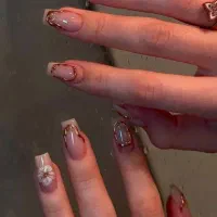 خدمات کاشت و ترمیم ناخن