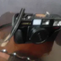 یه نوع دوربین عکاسی بفروش میرسد