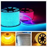 فروش لامپ و کالای برقی در الکترومارکت شاهین‌شهر