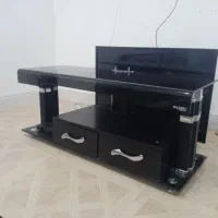 میز زیر تلویزیون