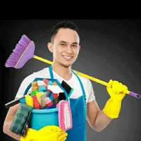 نظافتچی همراه وسایل نظافتی