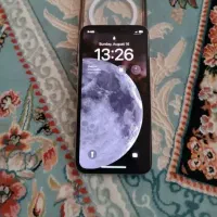 گوشی آیفون.
