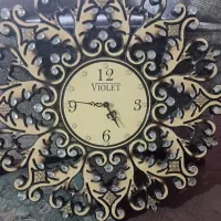 ساعت چوبی نگین دار