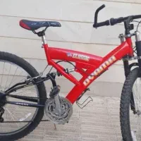 دوچرخه مشکی قرمز کمک فنری