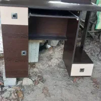 میز کامپیوتر در حد نو