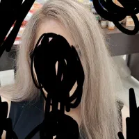 انجام تمامی خدمات رنگ مو میکاپ ناخن