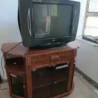 میز و تلویزیون