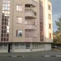 مشاور املاک تعدادی آقا و خانم گلبهار