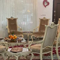 مبل سلطنتی کرم رنگ و عسلی|مبلمان خانگی و میز عسلی|چمستان, |دیوار