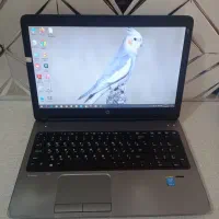 یک دستگاه لپ تاپ hp