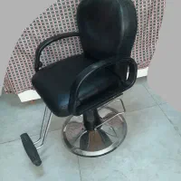 وسایلها درحدآک صندلی VIP   جکی سرشور تخت و..|آرایشگاه و سالن‌های زیبایی|مشهد, هفده شهریور|دیوار