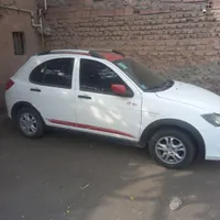 کوییک r سفید قرمز ۱۴۰۱