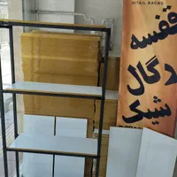 طراحی دکور قفسه‌های کف ام دی اف