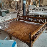 تخت و مبلمان سنتی
