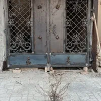 درب آهنی انباری نفر رو ماشین رو