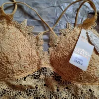 لباس زیر زنانه و ساق دست