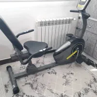 دوچرخه ثابت مبله نشسته فیزیوتراپی تمیز عالی