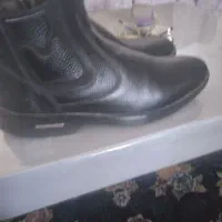 کفش بوت شماره ۴۲چرم خیلی شیک وعالی