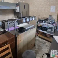خانم برای کار در فست فود نیازمندیم