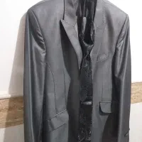 سه دست کت وشلوار|لباس|قم, قلعه یزدیها|دیوار