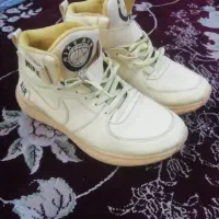 یک جفت کفش و  کتونی اسپرت شیک زنانه پسرانه