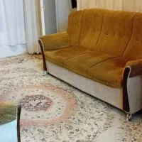 مبل راحتی سالم یکیش کمی تعمیرمیخوادولی سالم