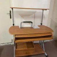 میز کامپیوتر و تحریر چرخ دار