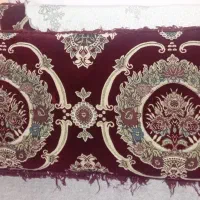 یک جفت پشتی زرشکی