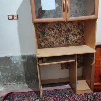 میز کامپیوتر و کتابخانه